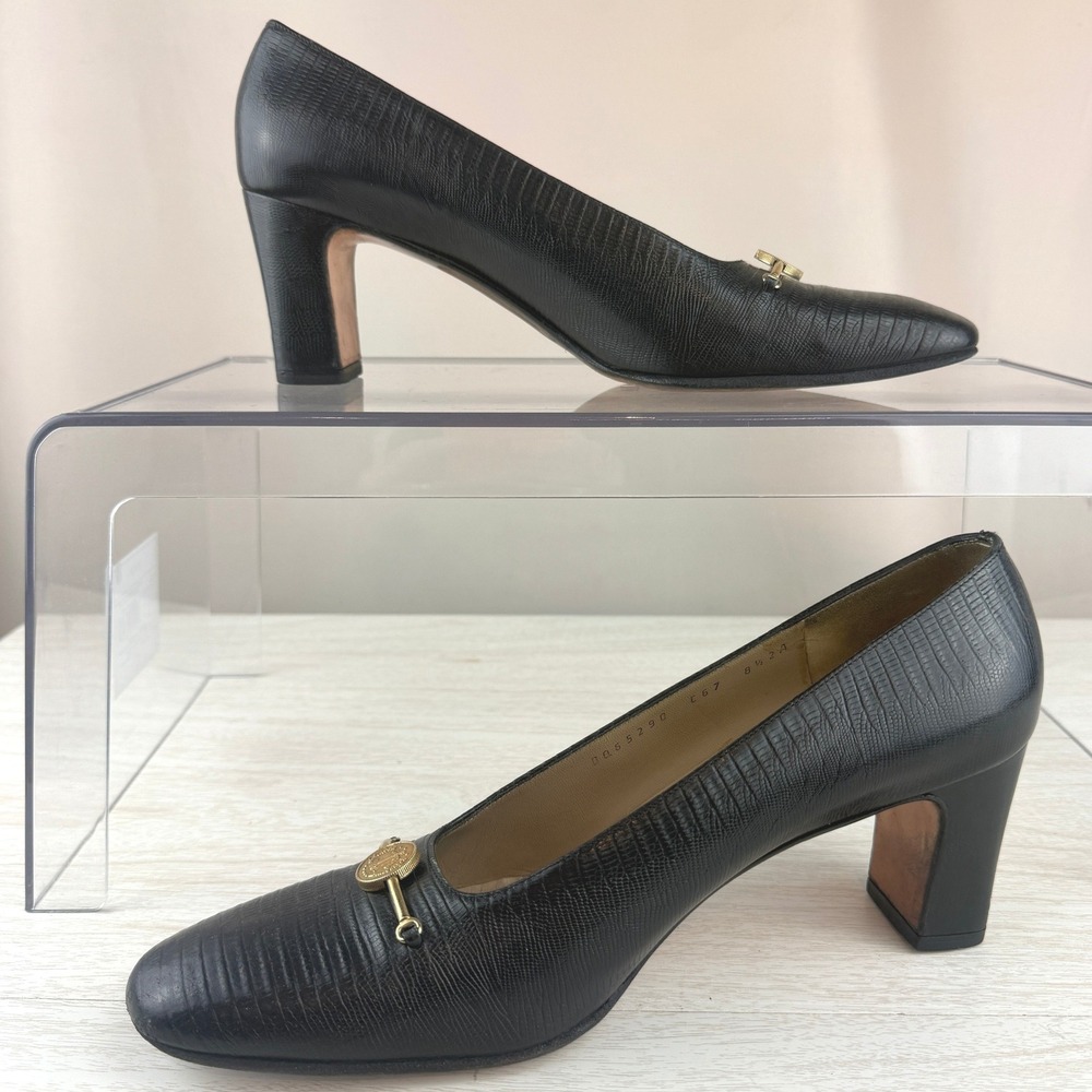 Vintage 90s SALVATORE FERRAGAMO|8.5|Black Embossed Lizard Leather Gold Medallion